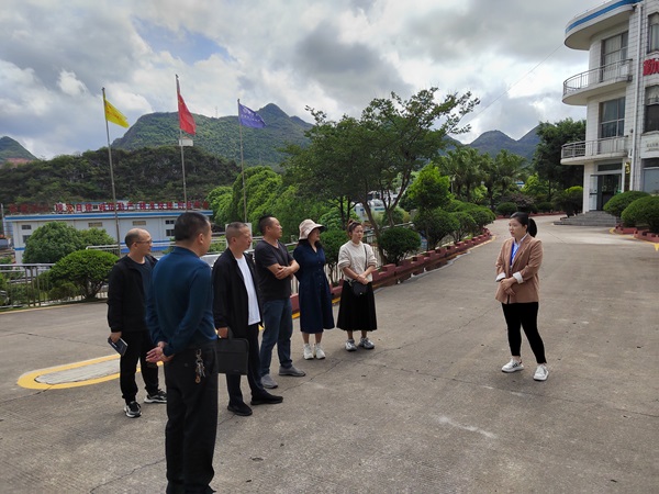 卞先榮  市人大法工委主任、劉啟菊  市人大財經委主任等調研.jpg